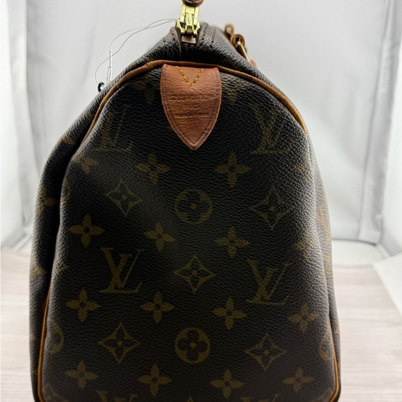 Louis Vuitton Speedy 30 Satchel with Iconic Monogram - Picture 5 of 13